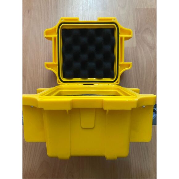 Invicta Yellow Classic Single Slot Watch Box Waterproof - Picture 5 of 10